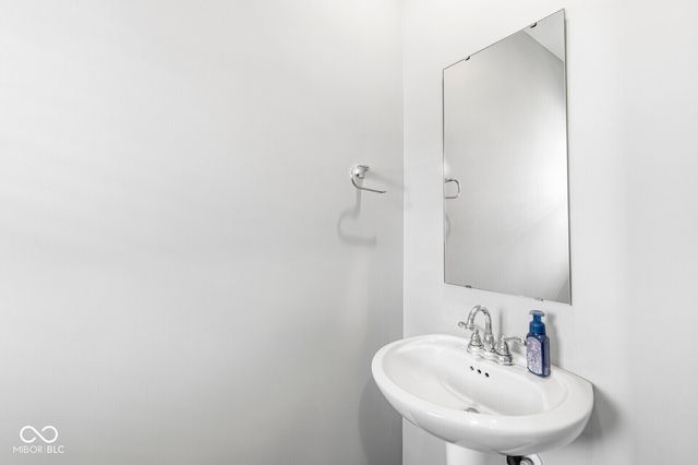 2731 Grassy Branch Drive, Whitestown, IN 46075