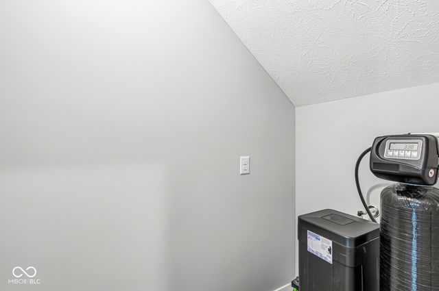 2731 Grassy Branch Drive, Whitestown, IN 46075