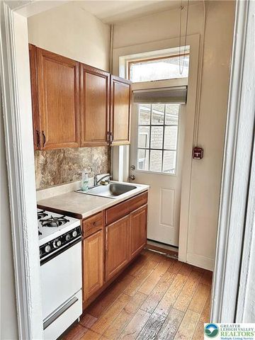 126 North 4th Street 2F, Easton, PA 18042