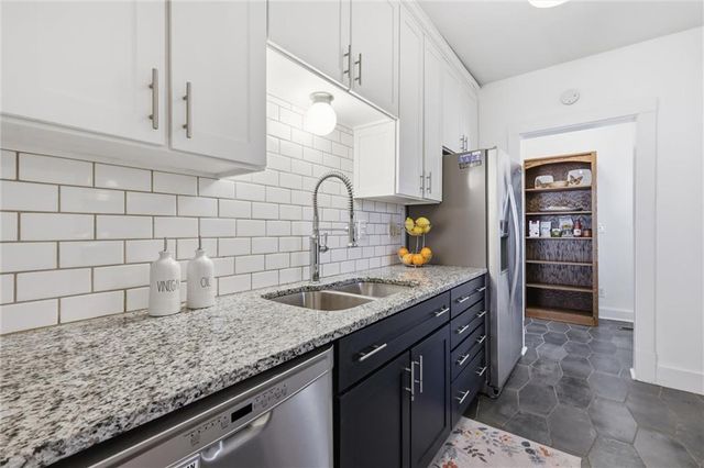 1116 W 41st Terrace, Kansas City, MO 64111