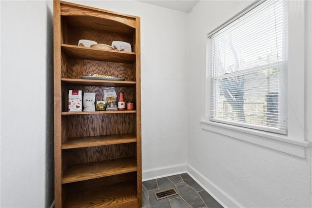 1116 W 41st Terrace, Kansas City, MO 64111