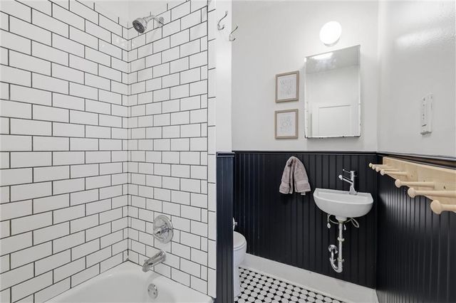 1116 W 41st Terrace, Kansas City, MO 64111