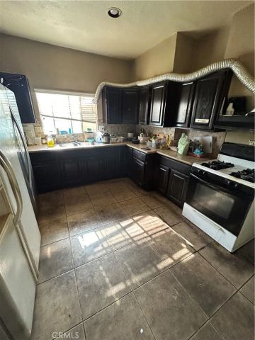 13085 5th, Chino, CA 91710