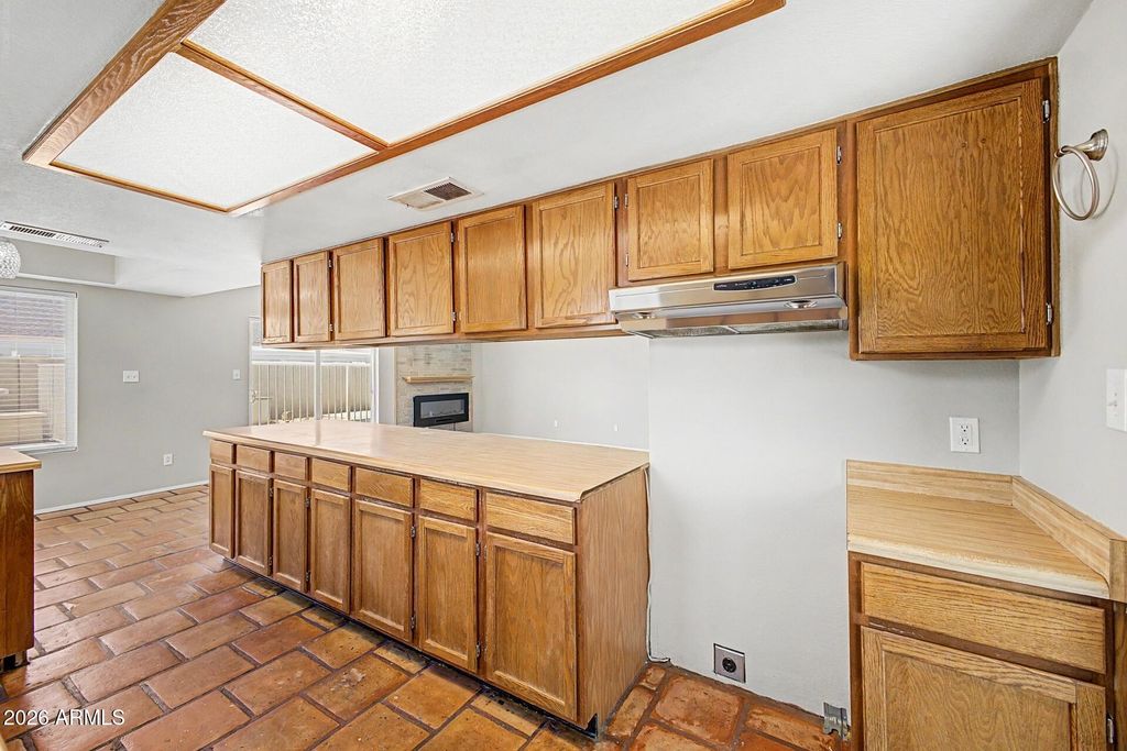 5607 W WINNWOOD Avenue, Glendale, AZ 85304 — photo 4