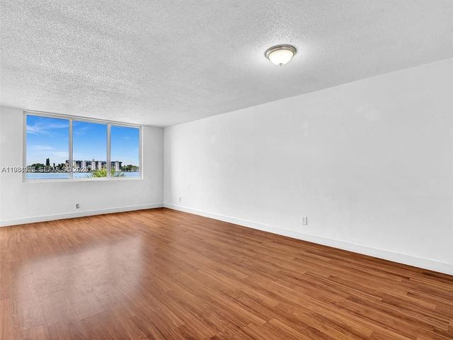 1170 NE 191st Street 24, Miami, FL 33179