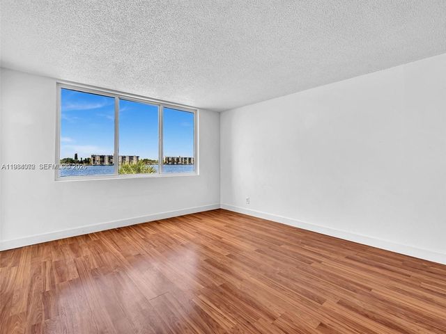 1170 NE 191st Street 24, Miami, FL 33179
