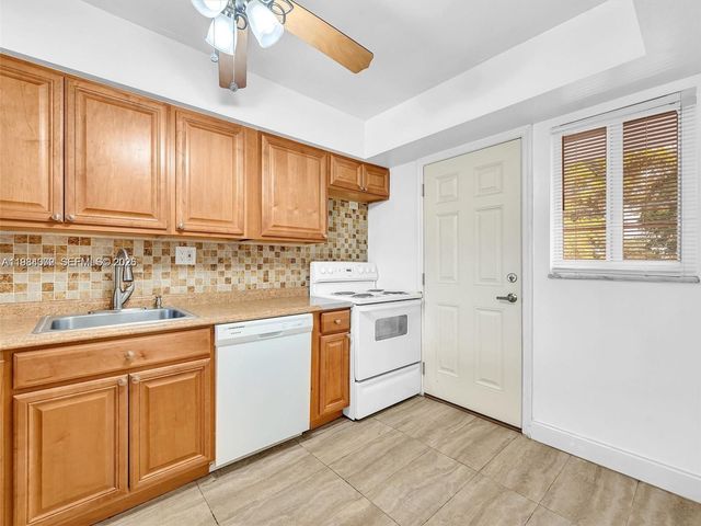 1170 NE 191st Street 24, Miami, FL 33179