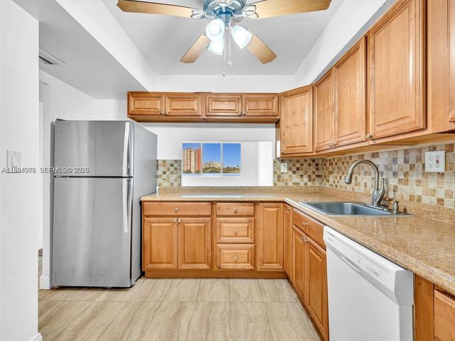 1170 NE 191st Street 24, Miami, FL 33179