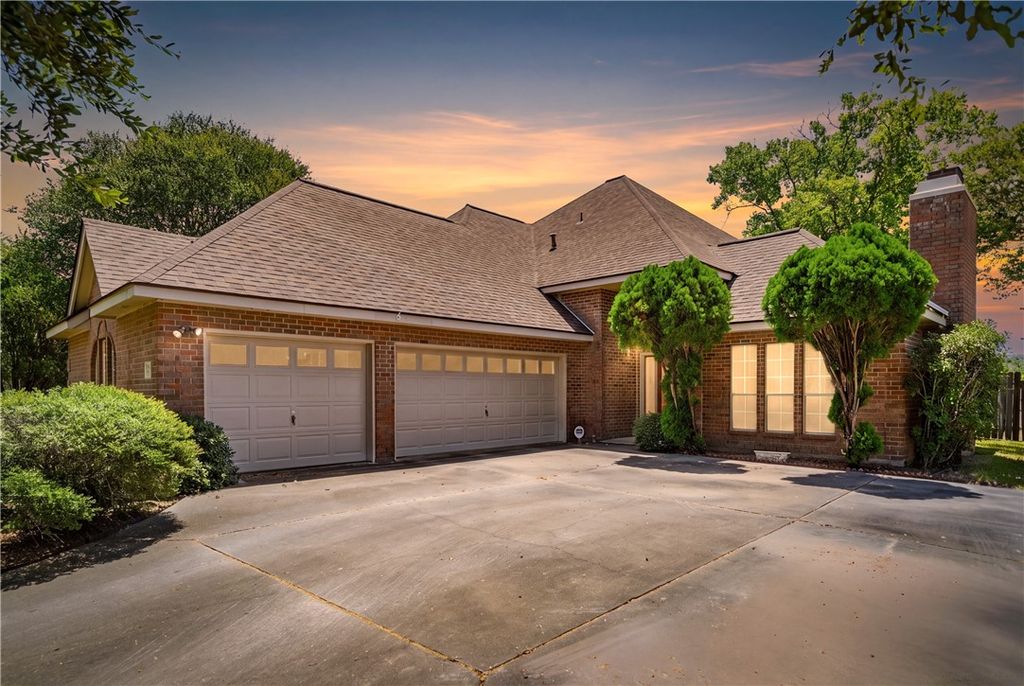 7909 Etienne Dr, Corpus Christi, TX 78414 — exterior