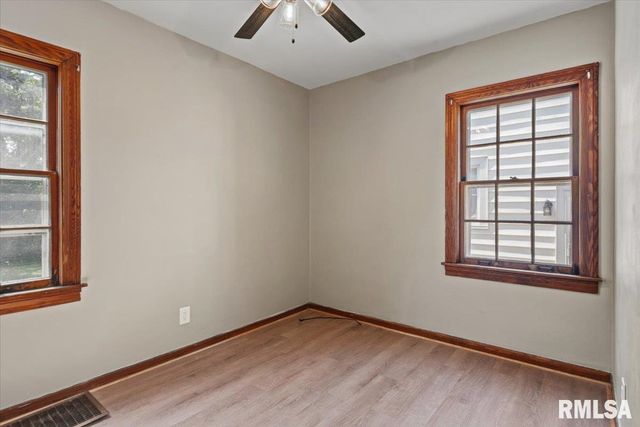 1320 E Stanford Avenue, Springfield, IL 62703