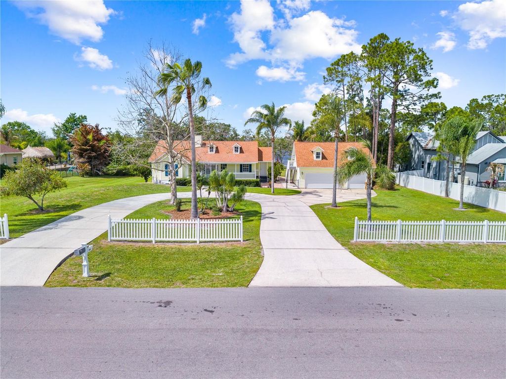 Image 4 of property listing at 6935 BIG BEND DR, St Cloud, FL 34771