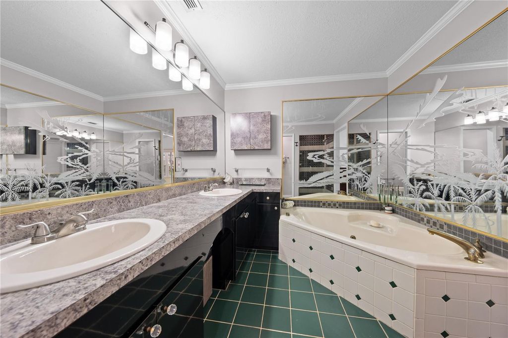 Image 37 of property listing at 6935 BIG BEND DR, St Cloud, FL 34771