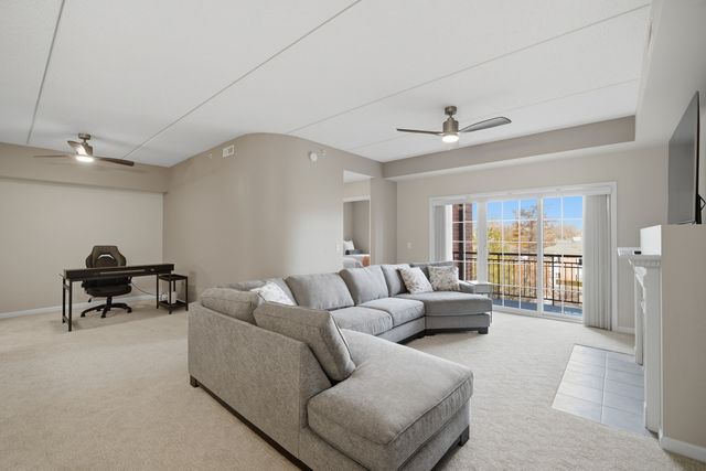 1479 N Milwaukee Avenue 312, Libertyville, IL 60048