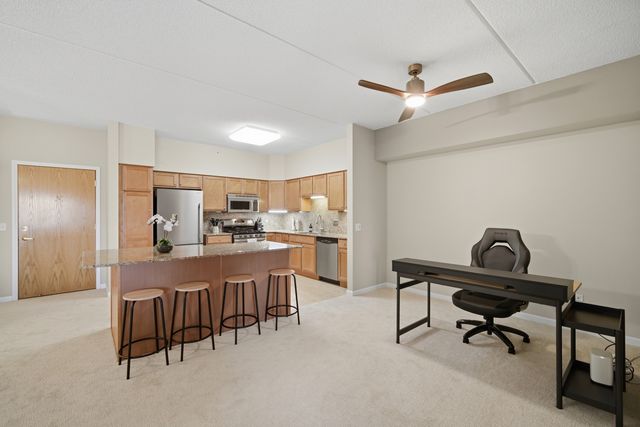 1479 N Milwaukee Avenue 312, Libertyville, IL 60048