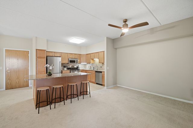 1479 N Milwaukee Avenue 312, Libertyville, IL 60048