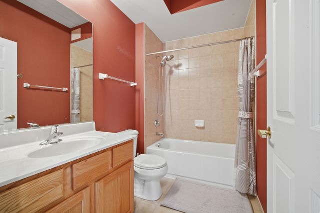 1479 N Milwaukee Avenue 312, Libertyville, IL 60048