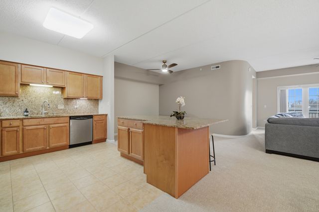 1479 N Milwaukee Avenue 312, Libertyville, IL 60048