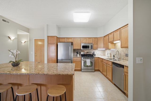 1479 N Milwaukee Avenue 312, Libertyville, IL 60048