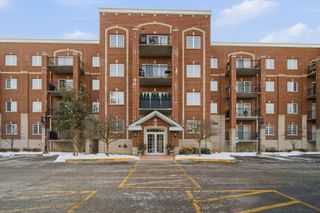 1479 N Milwaukee Avenue 312, Libertyville, IL 60048