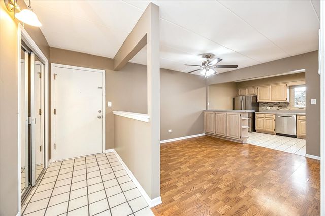 9430 Greenbriar Drive 2H, Hickory Hills, IL 60457