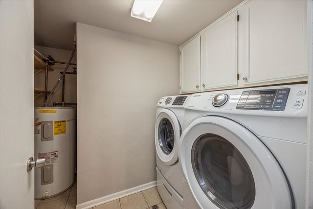 9430 Greenbriar Drive 2H, Hickory Hills, IL 60457