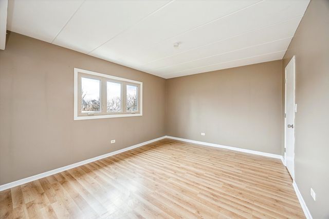 9430 Greenbriar Drive 2H, Hickory Hills, IL 60457