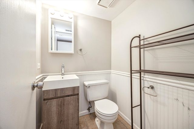 9430 Greenbriar Drive 2H, Hickory Hills, IL 60457