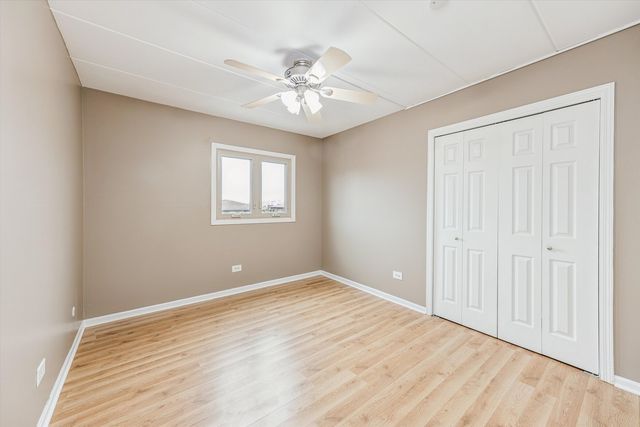 9430 Greenbriar Drive 2H, Hickory Hills, IL 60457