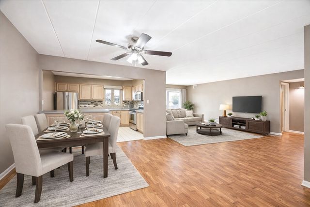 9430 Greenbriar Drive 2H, Hickory Hills, IL 60457