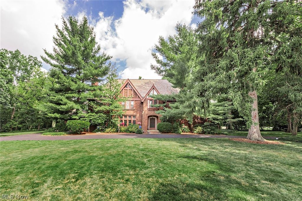 2800 Attleboro Road, Shaker Heights, OH 44120