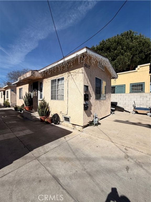 5017 S San Pedro Street, Los Angeles, CA 90011