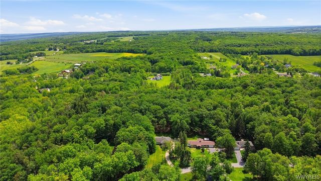 7922 Hywood Drive, Boston, NY 14075