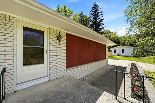 7922 Hywood Drive, Boston, NY 14075