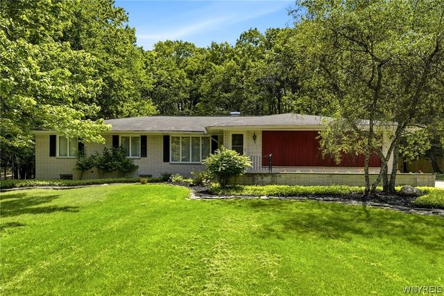 7922 Hywood Drive, Boston, NY 14075