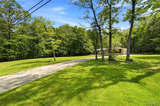7922 Hywood Drive, Boston, NY 14075
