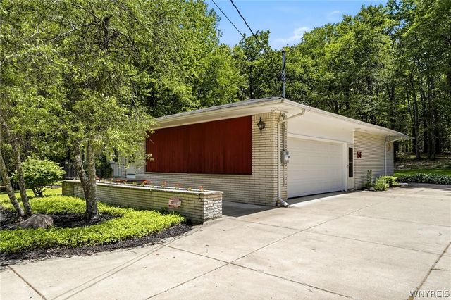 7922 Hywood Drive, Boston, NY 14075