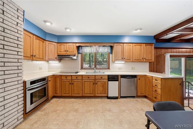 7922 Hywood Drive, Boston, NY 14075