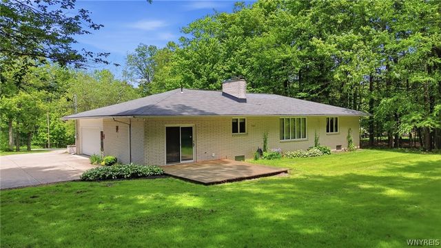 7922 Hywood Drive, Boston, NY 14075