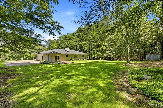 7922 Hywood Drive, Boston, NY 14075