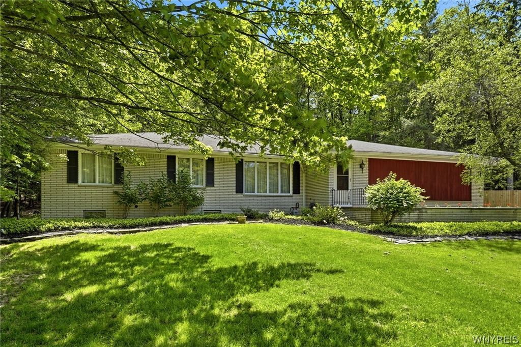 7922 Hywood Drive, Boston, NY 14075