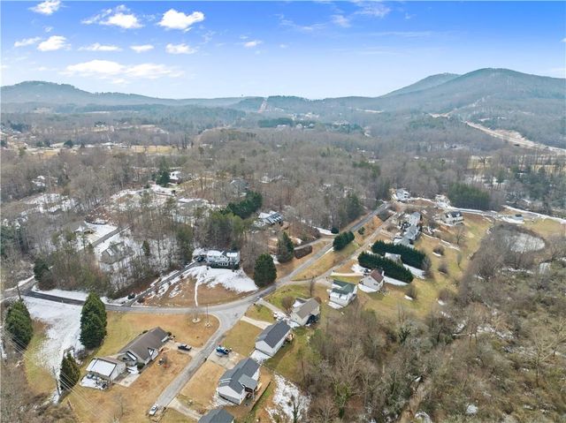 82 Clint Street, Cleveland, GA 30528