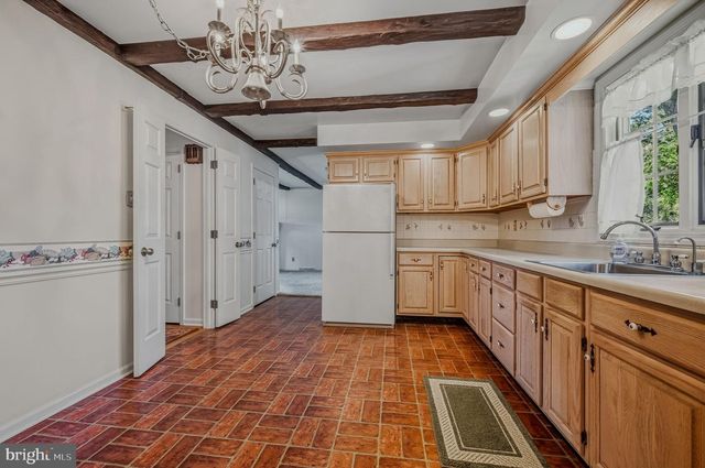 12 KITTY LN, Newark, DE 19713