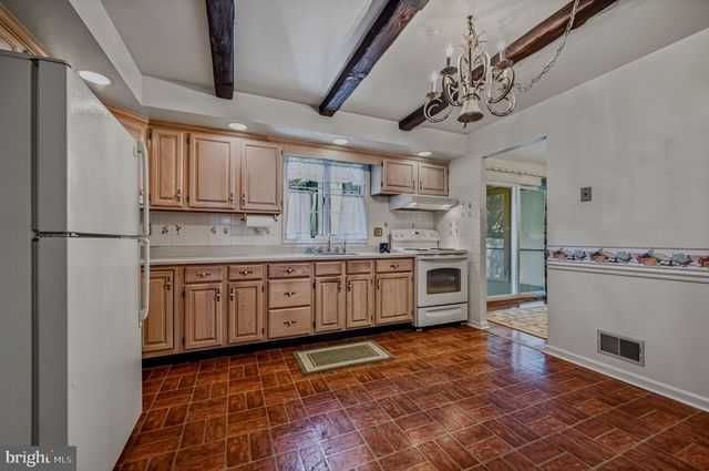 12 KITTY LN, Newark, DE 19713