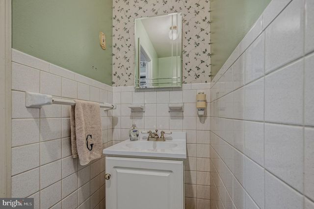 12 KITTY LN, Newark, DE 19713