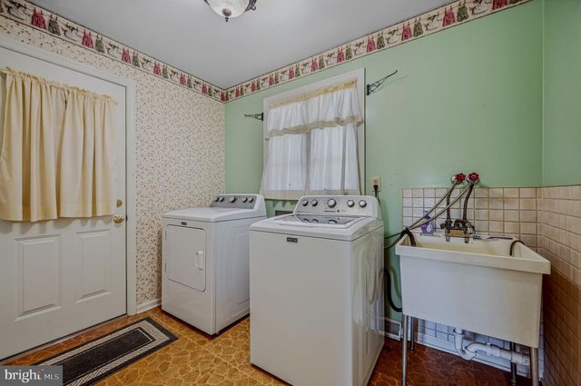 12 KITTY LN, Newark, DE 19713