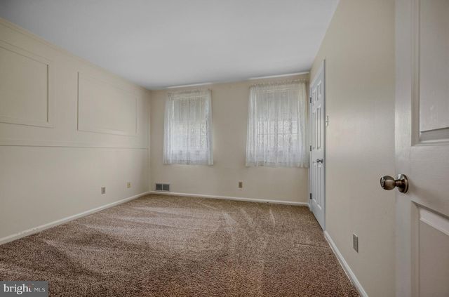 12 KITTY LN, Newark, DE 19713