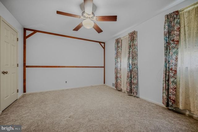 12 KITTY LN, Newark, DE 19713