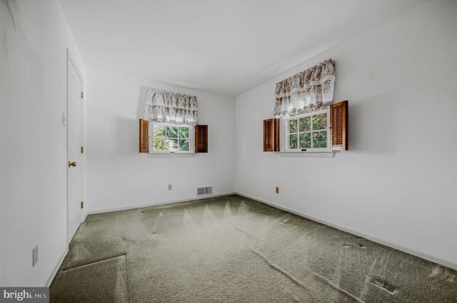12 KITTY LN, Newark, DE 19713
