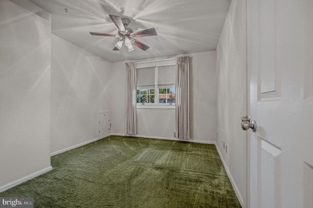 12 KITTY LN, Newark, DE 19713
