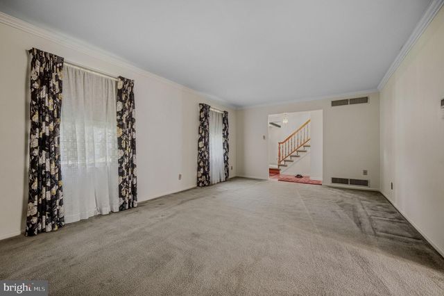 12 KITTY LN, Newark, DE 19713